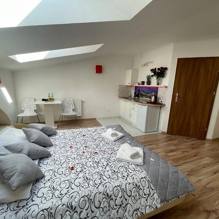 Hotelik Gold ราชิน ภายนอก รูปภาพ