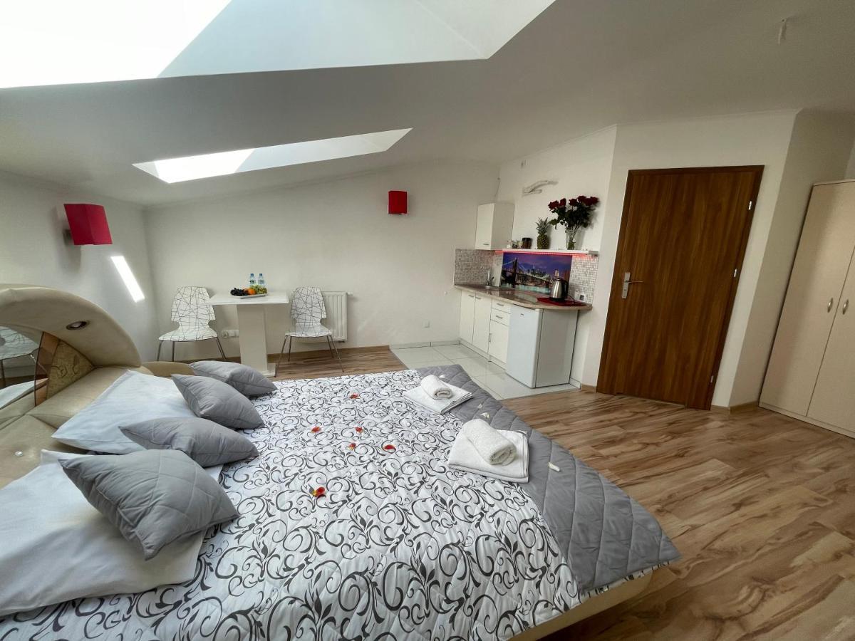 Hotelik Gold ราชิน ภายนอก รูปภาพ
