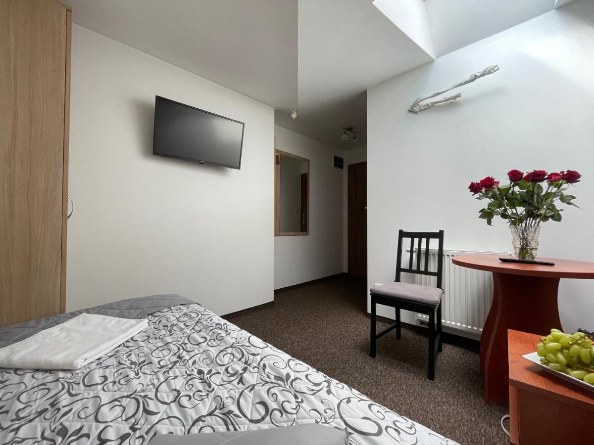 Hotelik Gold ราชิน ภายนอก รูปภาพ