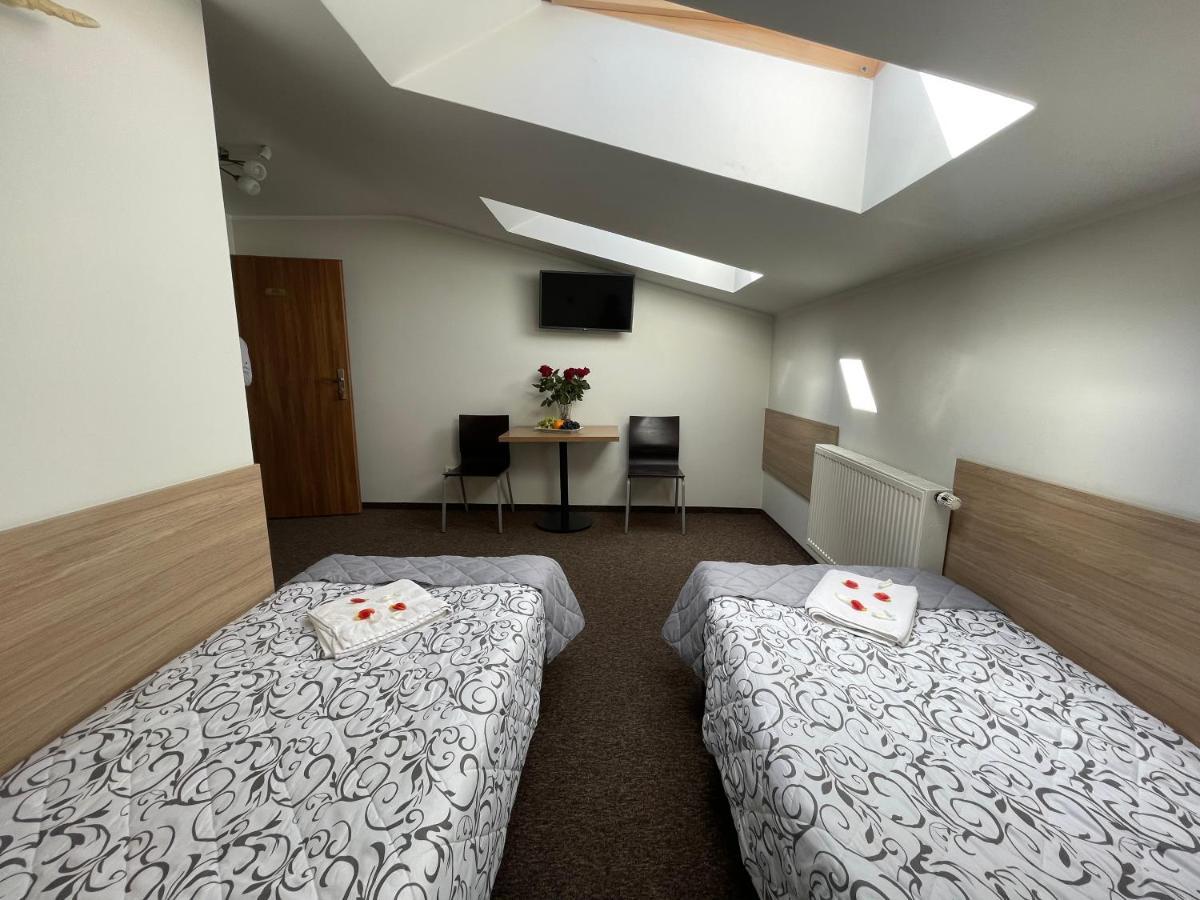 Hotelik Gold ราชิน ภายนอก รูปภาพ