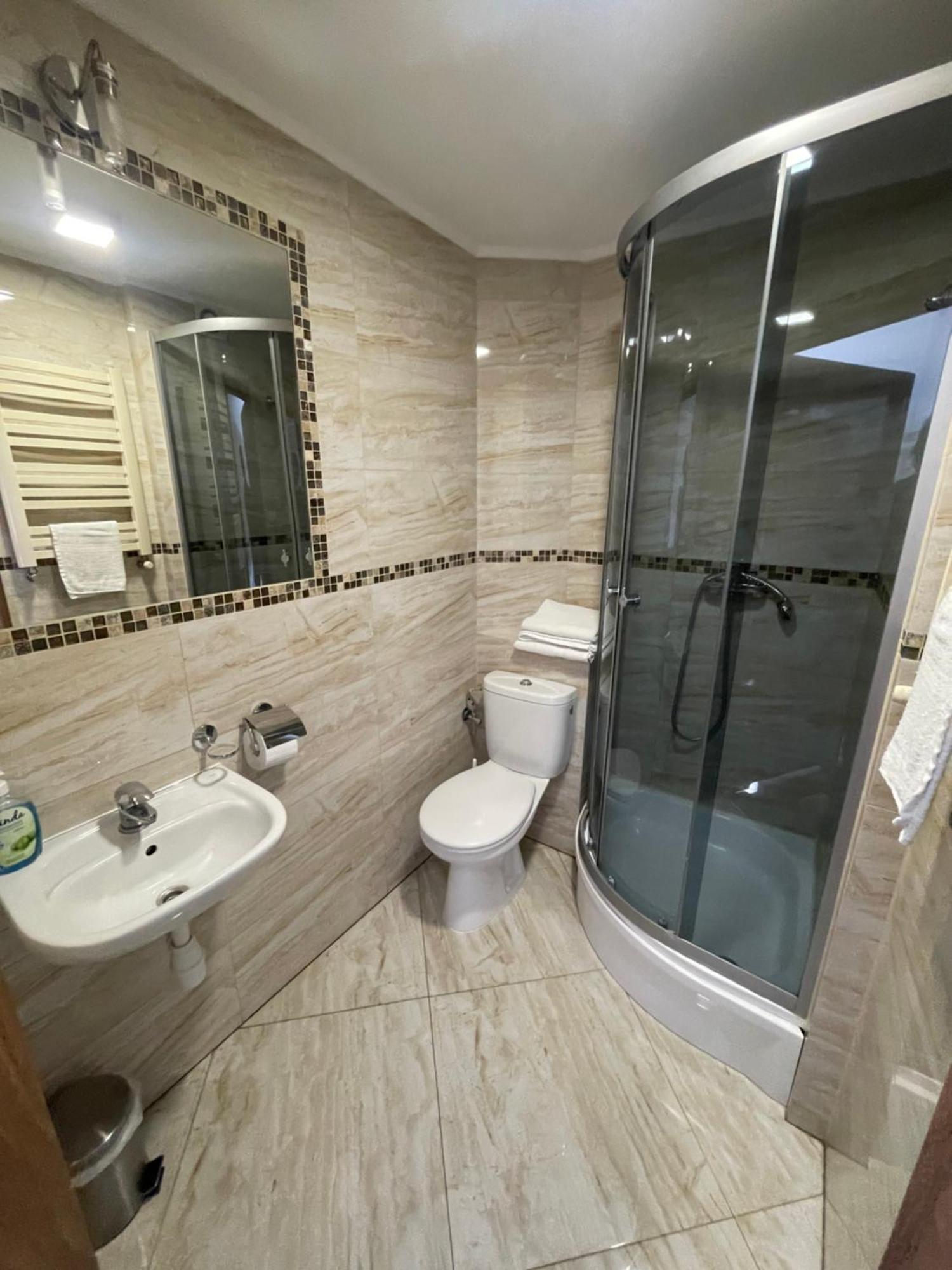 Hotelik Gold ราชิน ภายนอก รูปภาพ