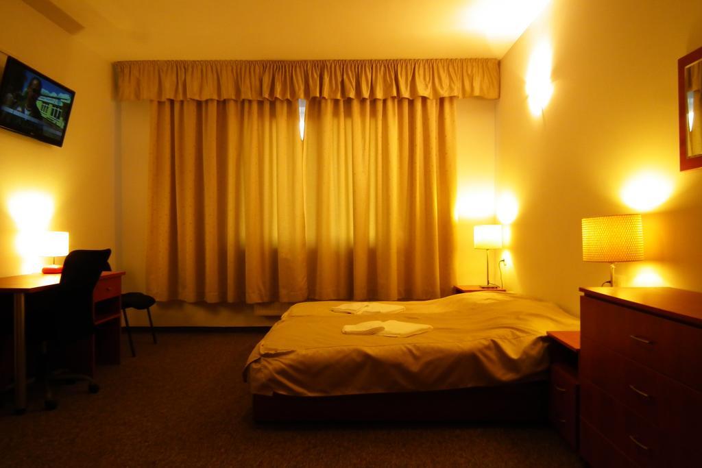 Hotelik Gold ราชิน ภายนอก รูปภาพ